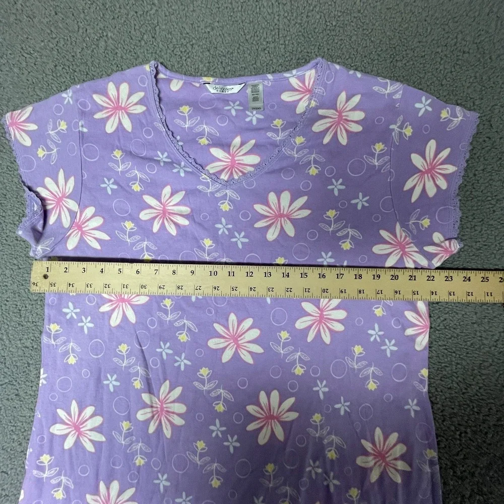 Delicates vintage woman's nightgown size 2X XXL purple floral